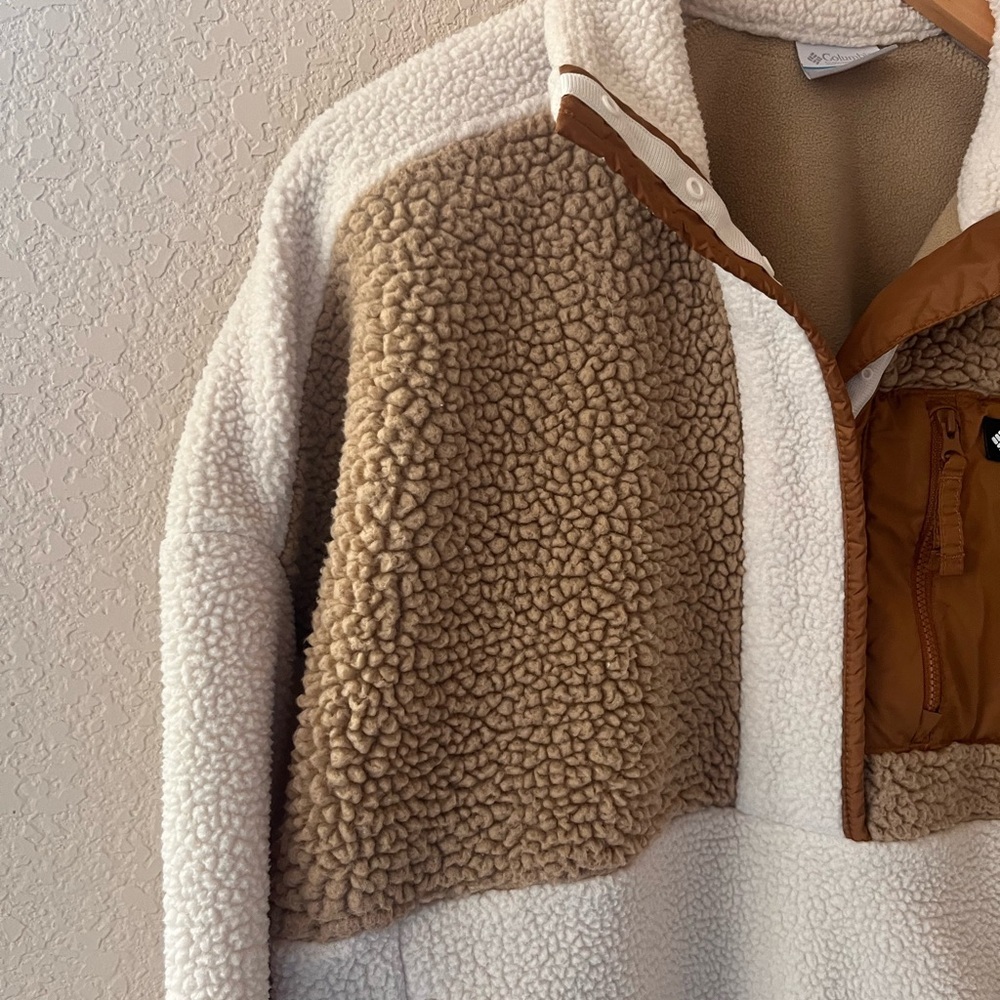 Columbia Women's Lodge Sherpa Pullover Quarter Zip in the "Chalk/Beach" - Picture 8 of 12